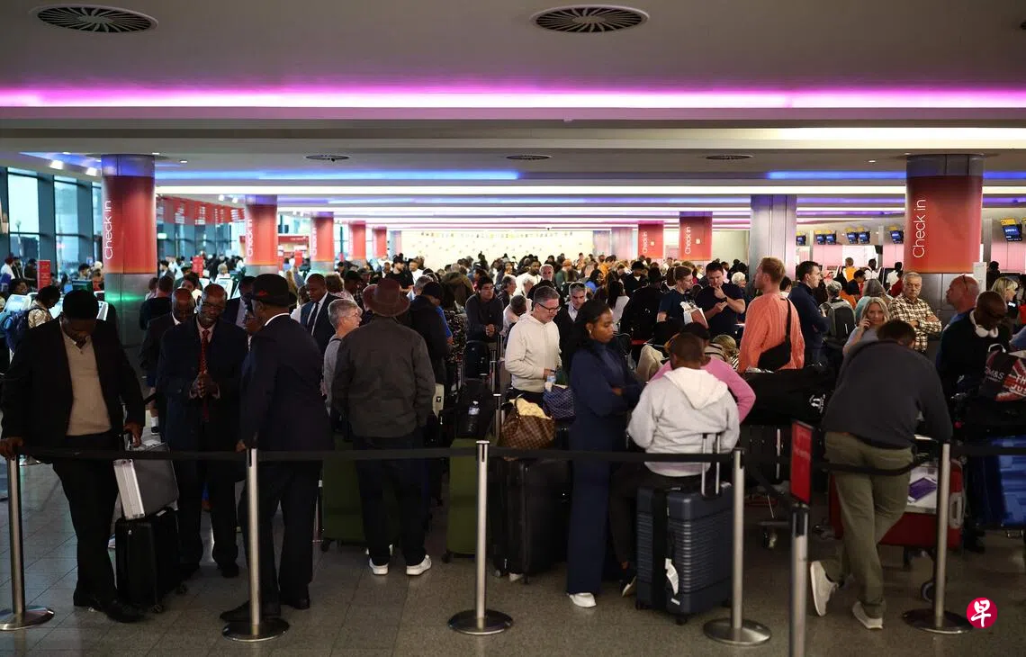 英国航班处理系统发生故障 逾千个航班取消